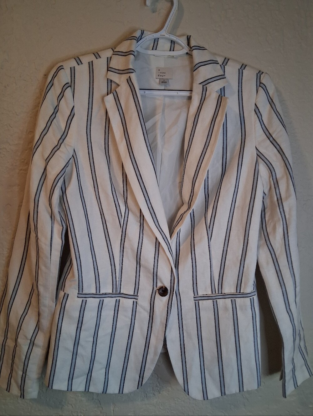 a new day SZ 4 Woman's Off White Blazer with Navy Stripes